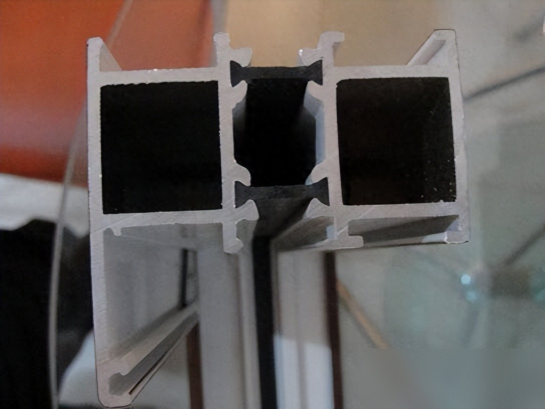 封阳台门窗别瞎买!老师傅血泪教训:选对这种材料,省电30%、多用30年! 封阳台门窗别瞎买!老师傅血泪教训:选对这种材料,省电30%、多用30年!