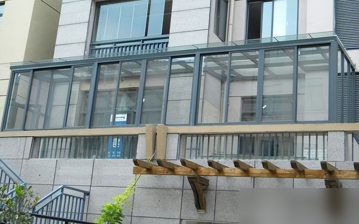 封阳台门窗别瞎买!老师傅血泪教训:选对这种材料,省电30%、多用30年! 封阳台门窗别瞎买!老师傅血泪教训:选对这种材料,省电30%、多用30年!