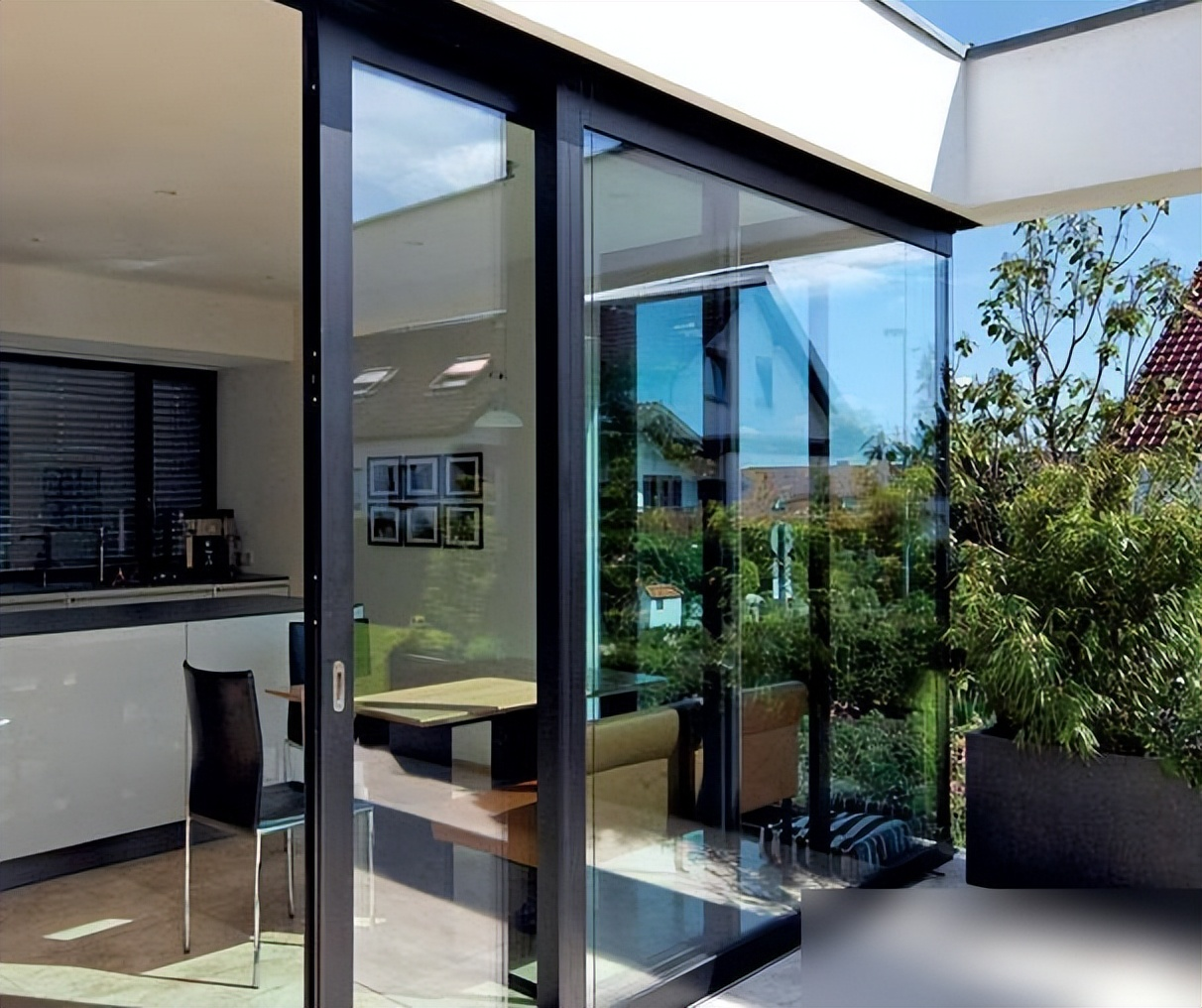 封阳台门窗别瞎买!老师傅血泪教训:选对这种材料,省电30%、多用30年! 封阳台门窗别瞎买!老师傅血泪教训:选对这种材料,省电30%、多用30年!