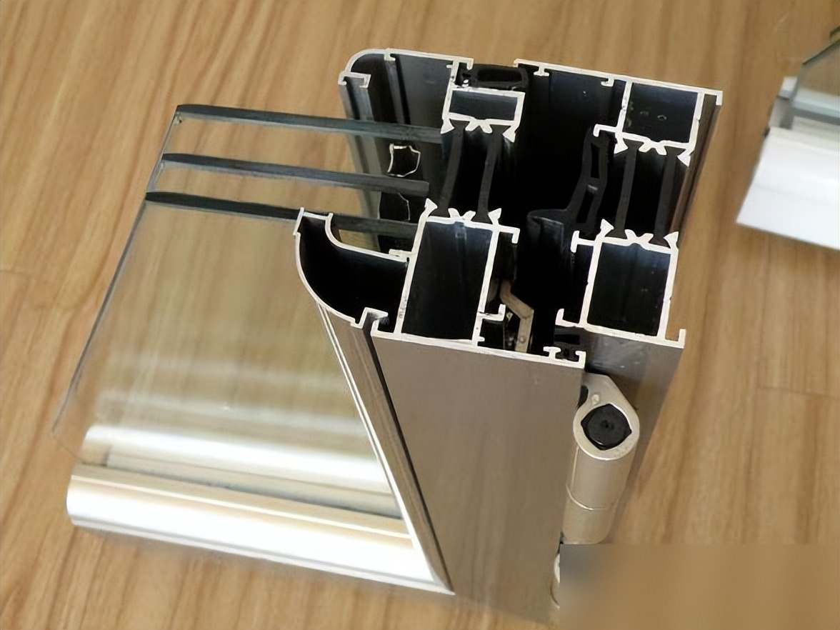 封阳台门窗别瞎买!老师傅血泪教训:选对这种材料,省电30%、多用30年! 封阳台门窗别瞎买!老师傅血泪教训:选对这种材料,省电30%、多用30年!