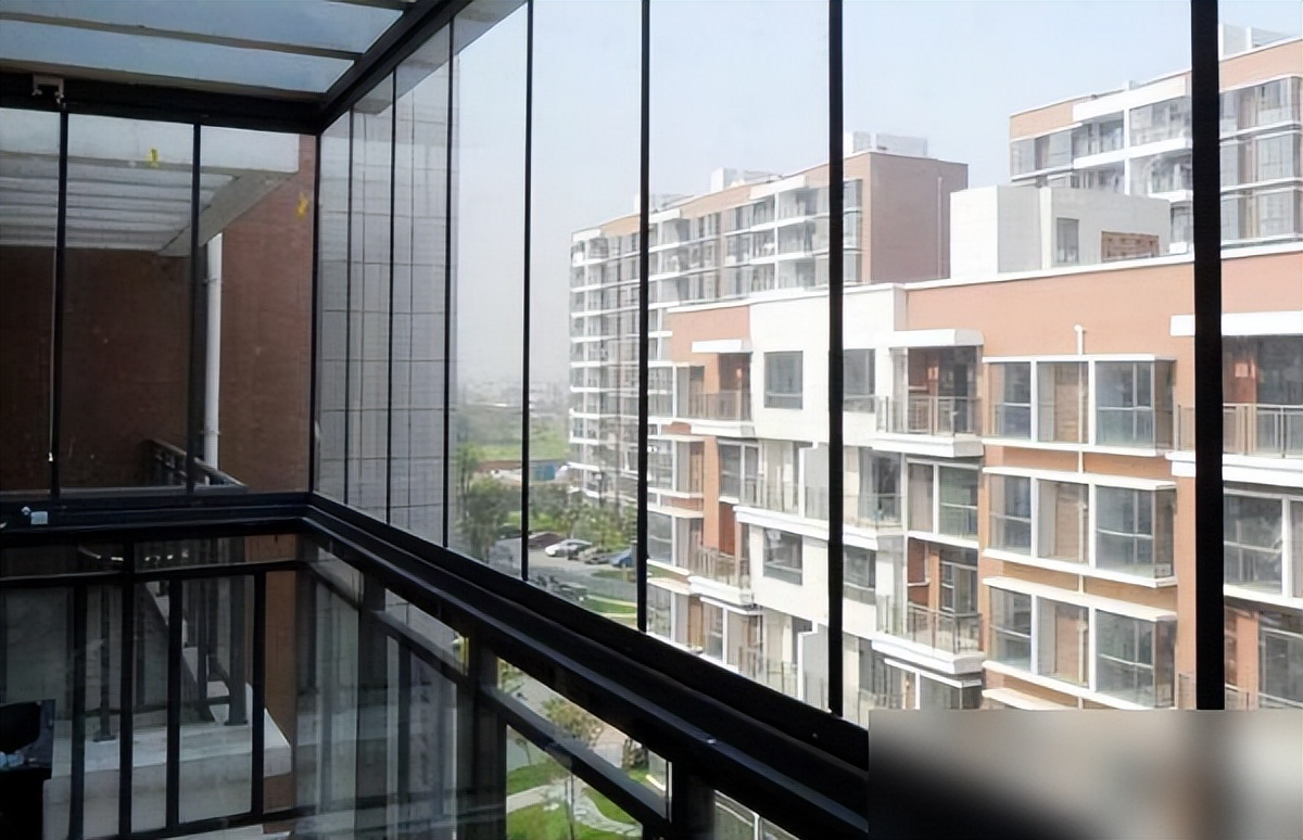 封阳台门窗别瞎买!老师傅血泪教训:选对这种材料,省电30%、多用30年! 封阳台门窗别瞎买!老师傅血泪教训:选对这种材料,省电30%、多用30年!