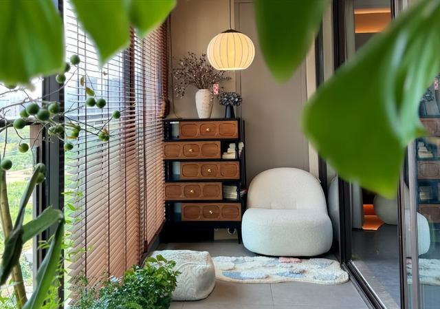 2023阳台装修神操作：封一半留一半，初看懵懂，入住后惊叹太聪明！