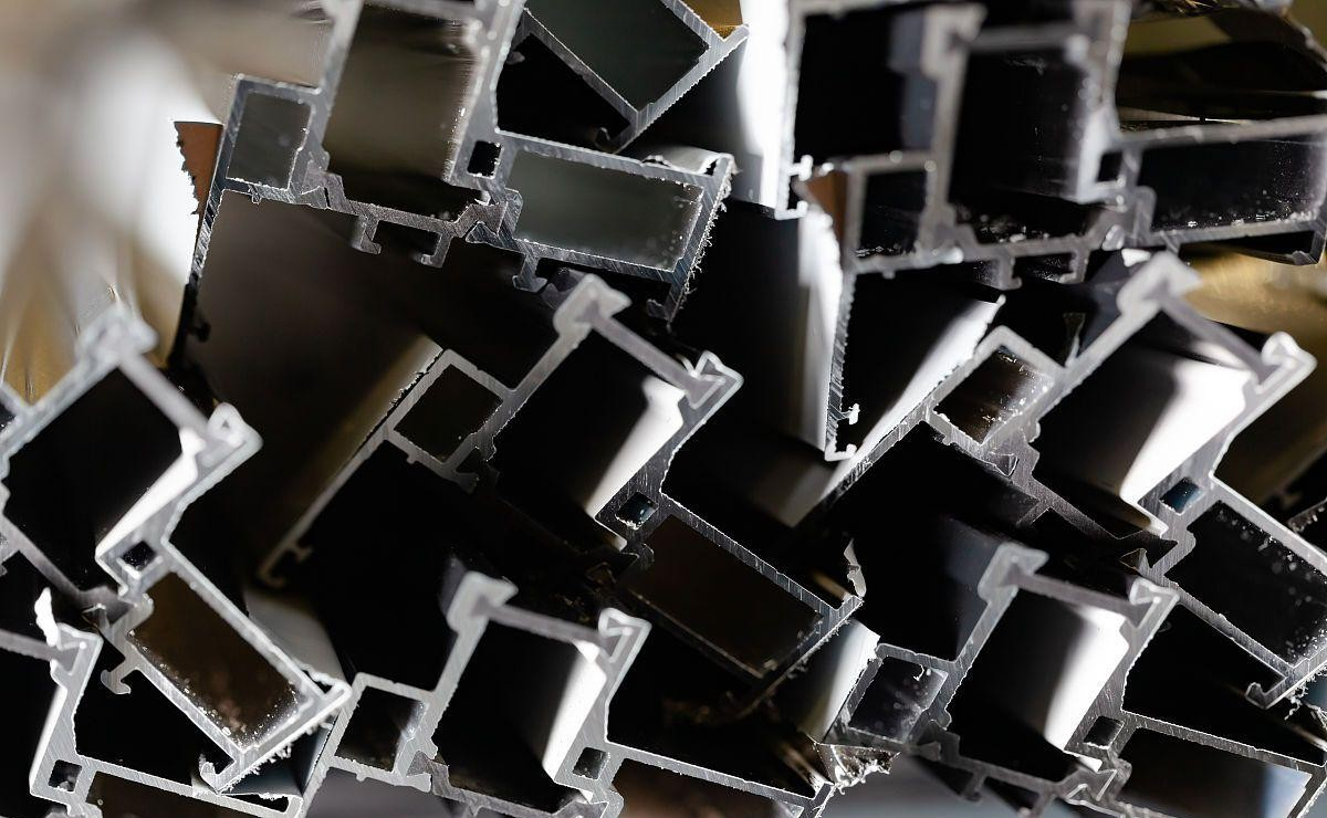 揭秘小区废旧门窗回收：日赚千元，低投入高回报的冷门创业秘籍！