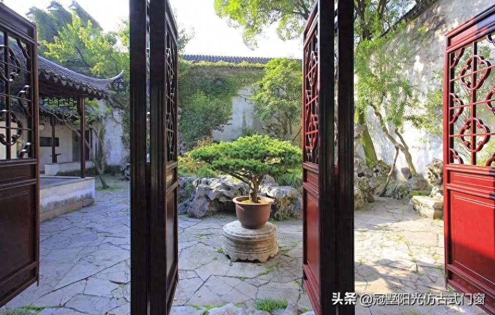 仿古花格门窗：现代建筑中的艺术重生，冠墅阳光引领新风尚